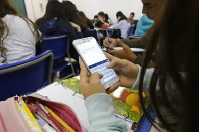 Sancionada lei que proíbe uso de celulares em escolas públicas e privadas do Piauí