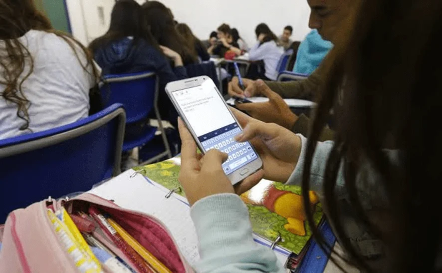 Sancionada lei que proíbe uso de celulares em escolas públicas e privadas do Piauí