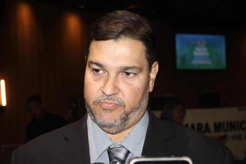 Rinaldinho solicita complemento da iluminação pública no morro da AABB