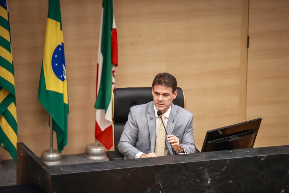 Severo Eulálio cobra presença de deputados no plenário