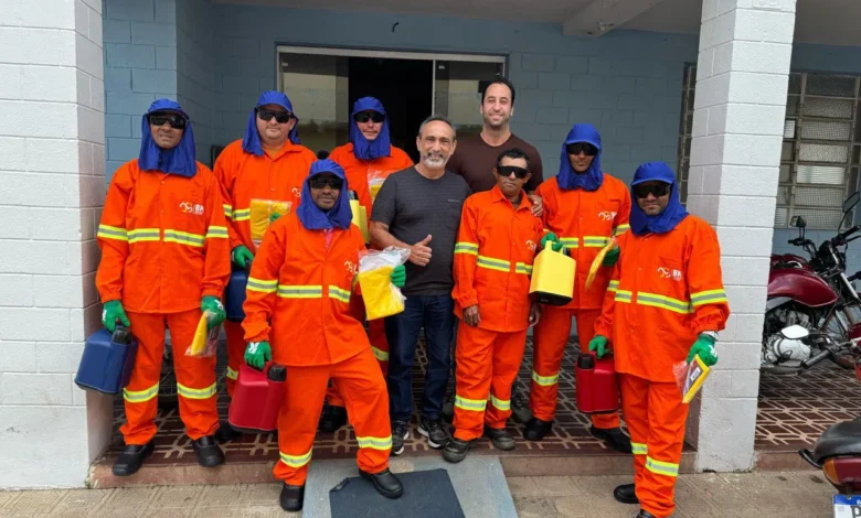 Prefeito Erivaldo Lopes entrega novos equipamentos de segurança e fardamentos para profissionais de limpeza pública de Santo Antônio de Lisboa