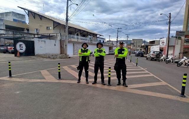 Trânsito posiciona cones de sinalização entre as Ruas Santo Antônio e São José