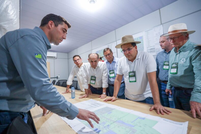 Rafael visita obra de usina que suprirá demanda de etanol do Piauí