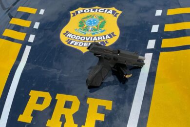 PRF prende trio por porte ilegal de arma de fogo em Picos