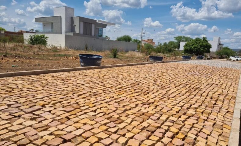 Idepi conclui obra de mais de 10 mil metros de calçamento em Picos