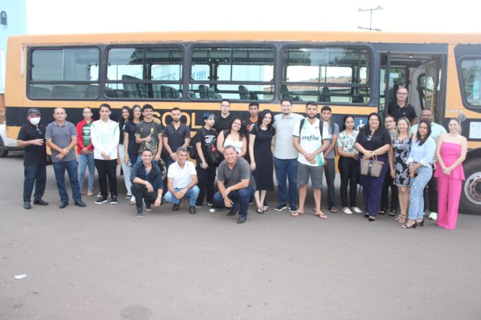 Serviço de Transporte Universitário retorna em Dom Expedito Lopes beneficiando mais de 100 estudantes