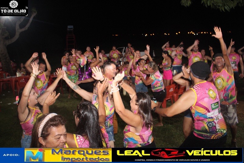 Confira fotos do Bloco Distribuidora de Bebidas Quatro Irmãos