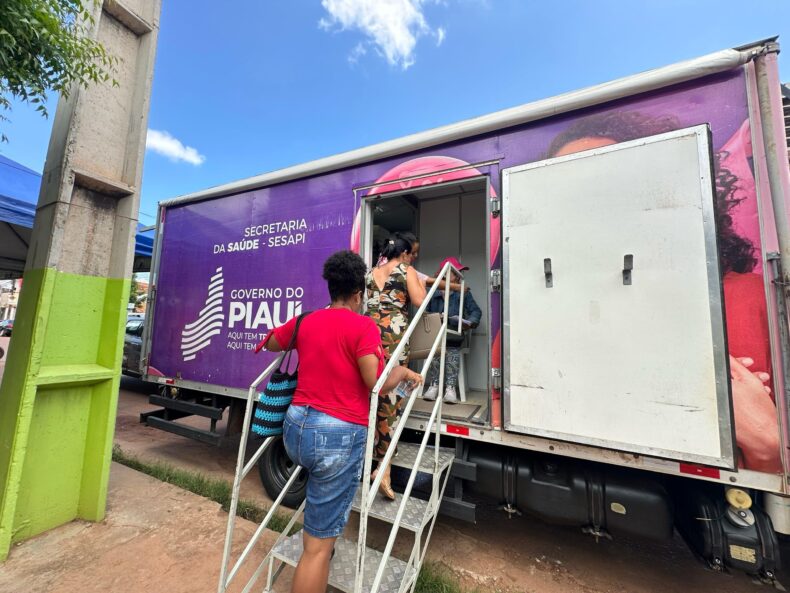 Caminhão da mamografia inicia atendimentos em Picos