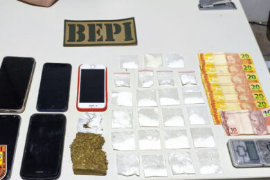 PM desarticula ponto de venda de drogas no bairro Paraibinha em Picos