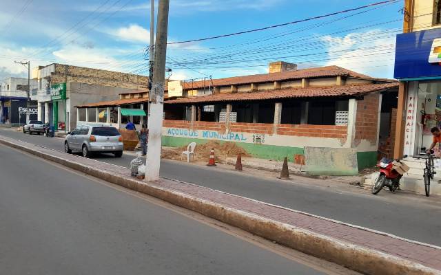 Secretaria de Obras de Picos dá início a reforma do Açougue Público Municipal