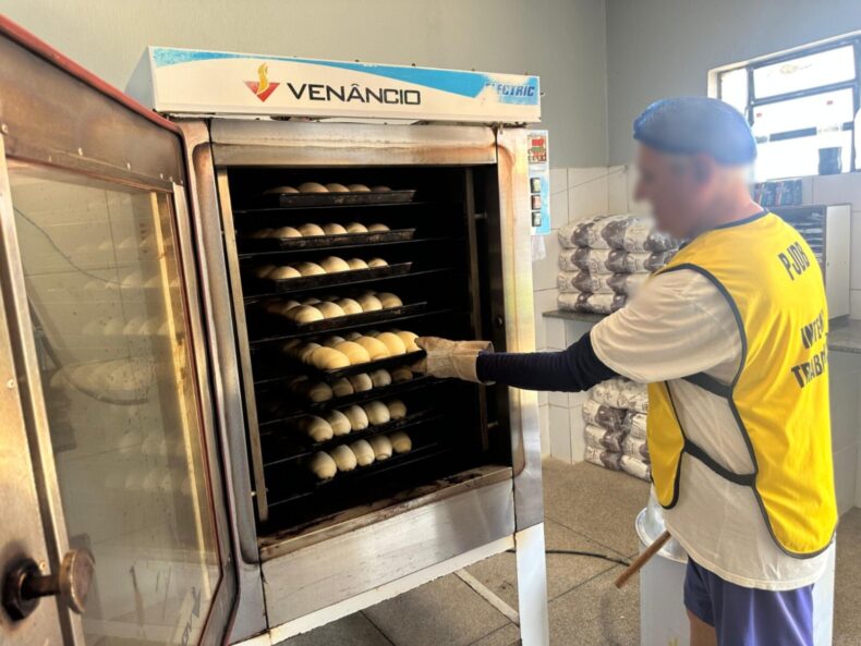 Reeducandos da Penitenciária de Picos produzem 1.200 pães por dia