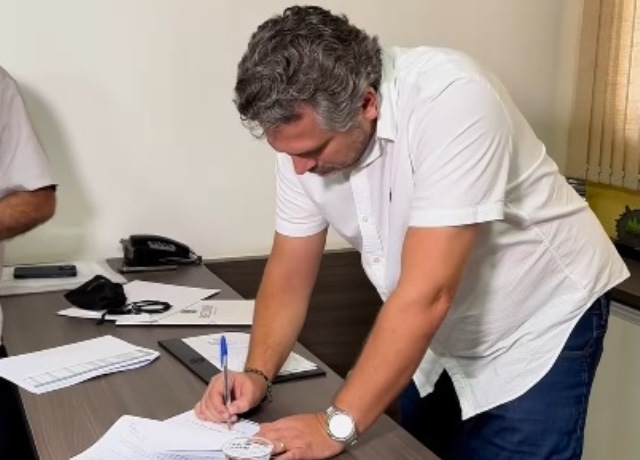 Projeto de Lei de Dr. Pablo Santos equipara salários de auxiliares administrativos efetivos do Município