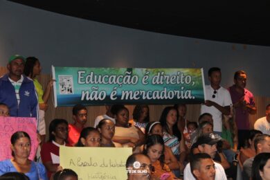 Comunidades protestam contra reordenamento escolar de Picos em Audiência Pública