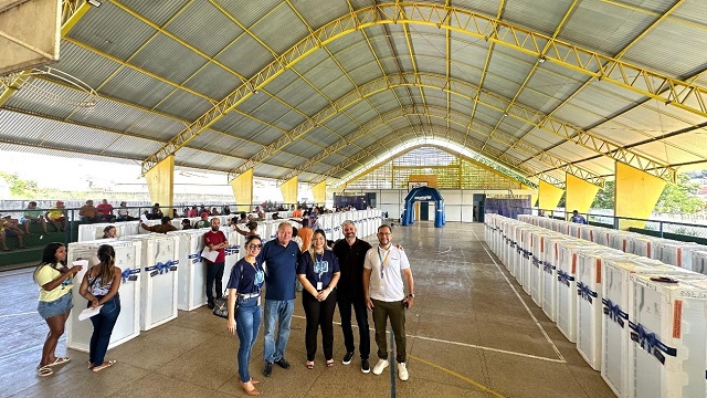 80 famílias vítimas da enchente em Picos recebem geladeiras novas através de parceria entre Equatorial e Prefeitura