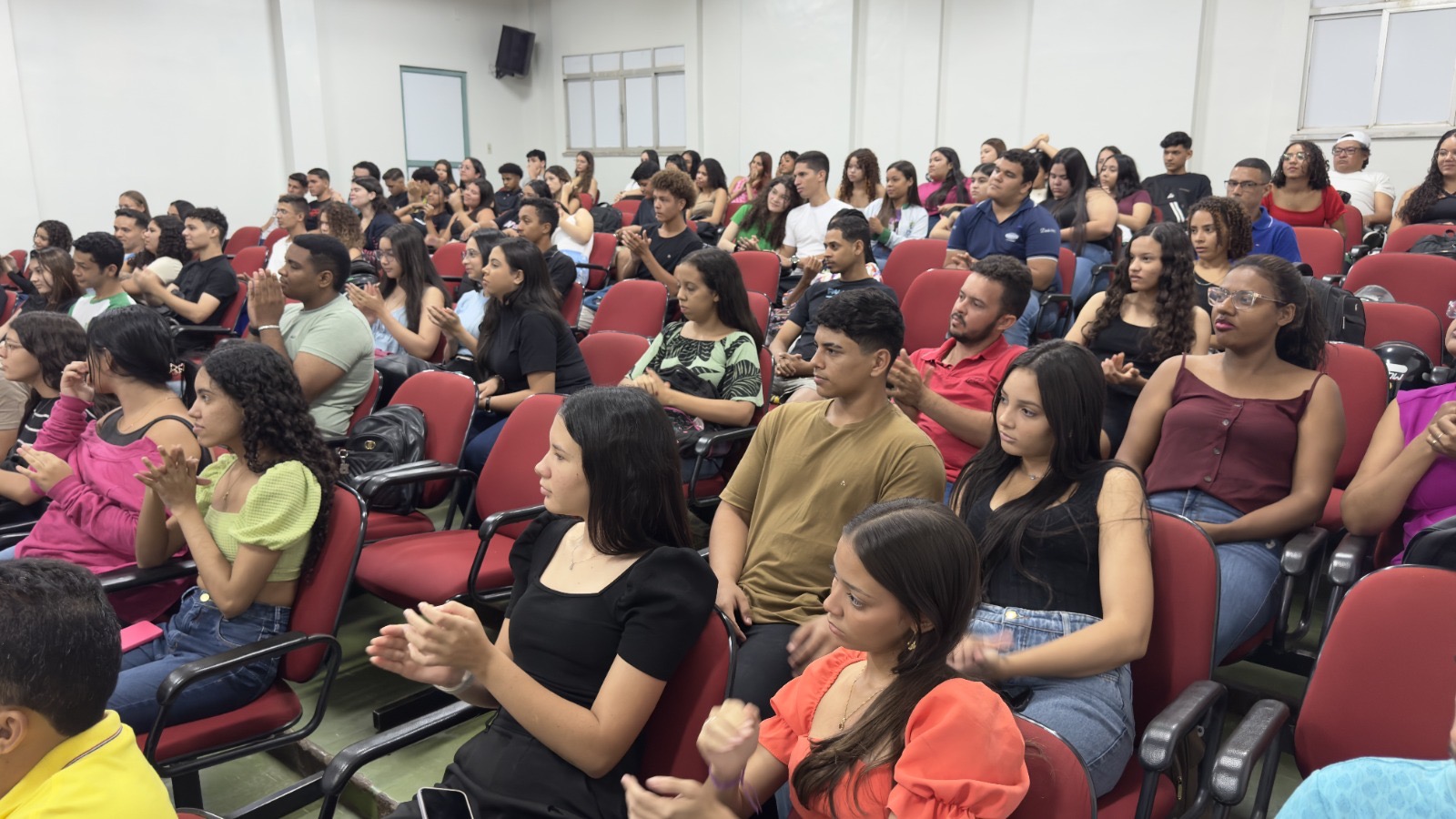 Cursinho municipal Professor José Bispo tem aula inaugural