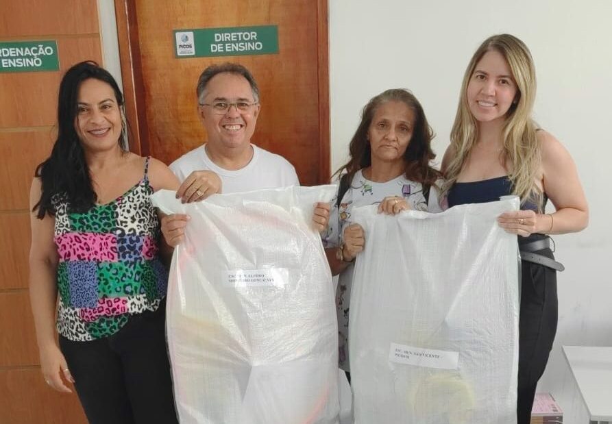 Educação de Picos distribui kits esportivos para escolas
