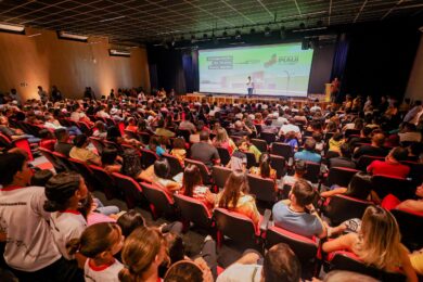 Rafael Fonteles inaugura cineteatro de Picos, o mais moderno do interior