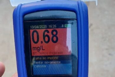 Mulher alcoolizada é presa conduzindo moto com quatro crianças em Picos