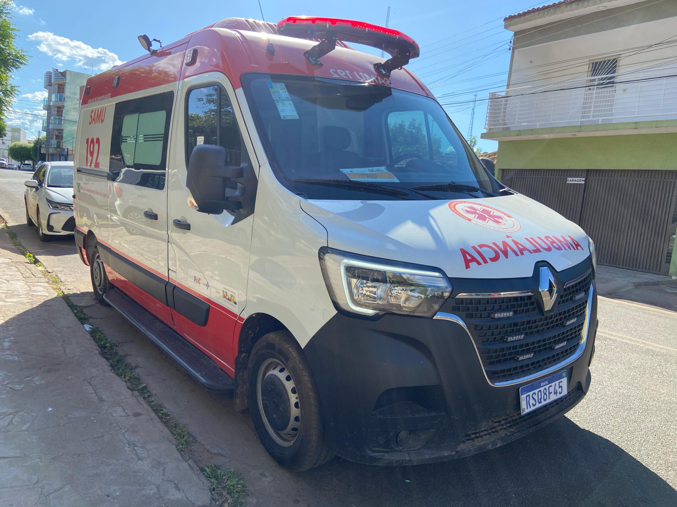 Prefeitura de Picos entrega nova ambulância para reforçar o SAMU