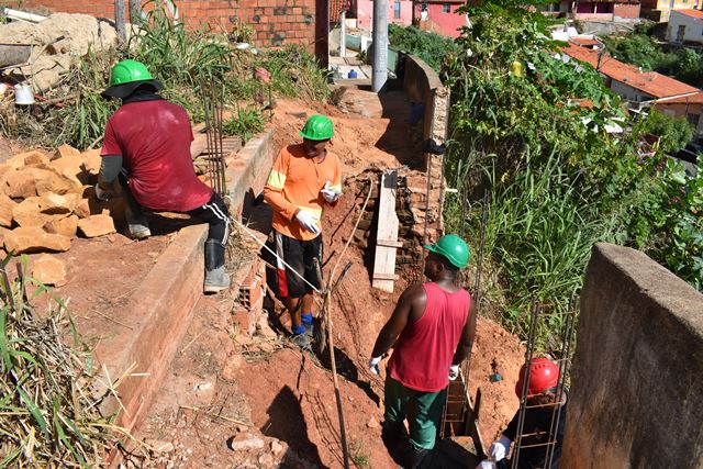 Prefeitura de Picos reconstrói paredões que foram danificados durante o período chuvoso