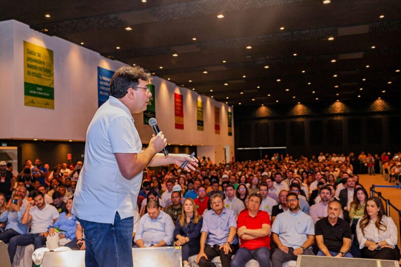 Diálogos pelo Piauí: em plenária, Rafael Fonteles mostra avanços e colhe sugestões para mais investimentos no Vale do Guaribas