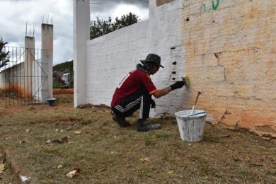 Secretaria de Serviços Públicos realiza limpeza geral do cemitério do Bairro Parque de Exposição
