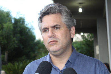 Dr. Pablo Santos anuncia antecipação da metade do 13º salário