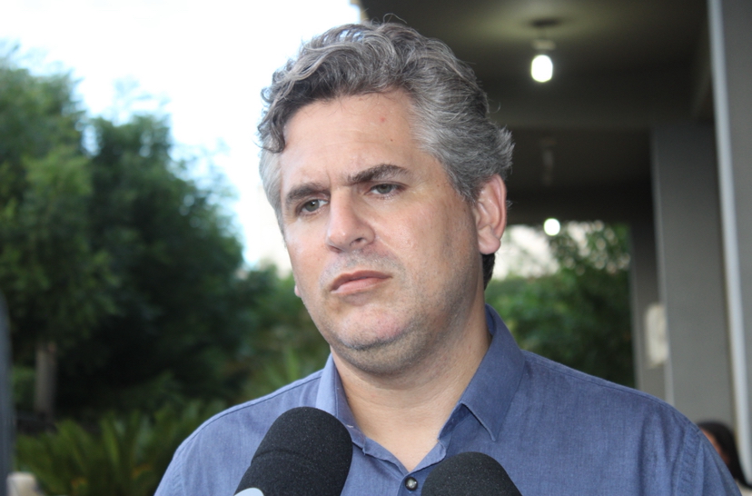 Dr. Pablo Santos anuncia antecipação da metade do 13º salário