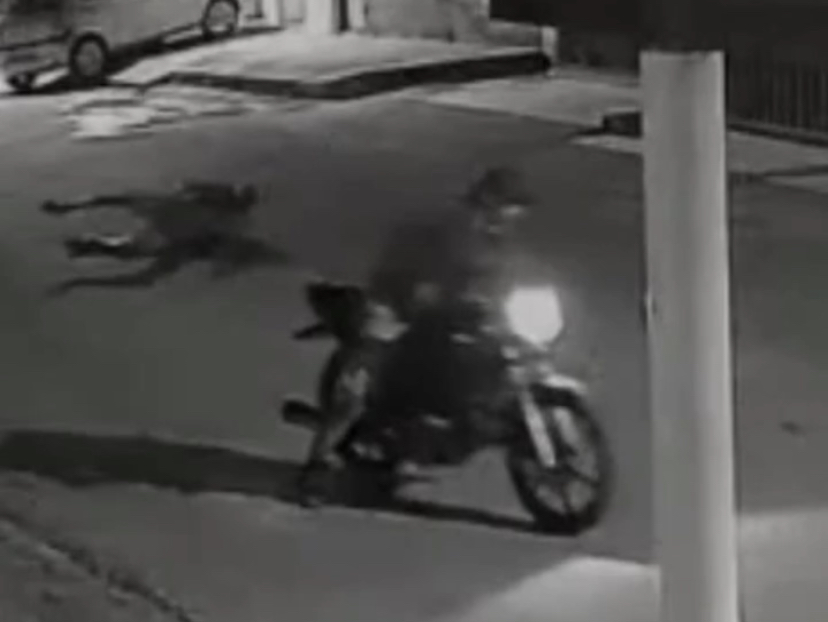 Câmeras de segurança registram assalto com agressão no bairro Junco em Picos