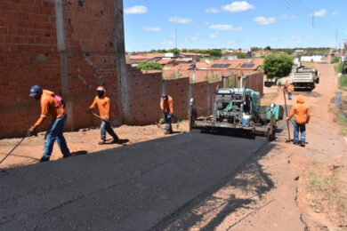 Prefeitura asfalta ruas da Boa Sorte, Belo Norte e Canto da Várzea