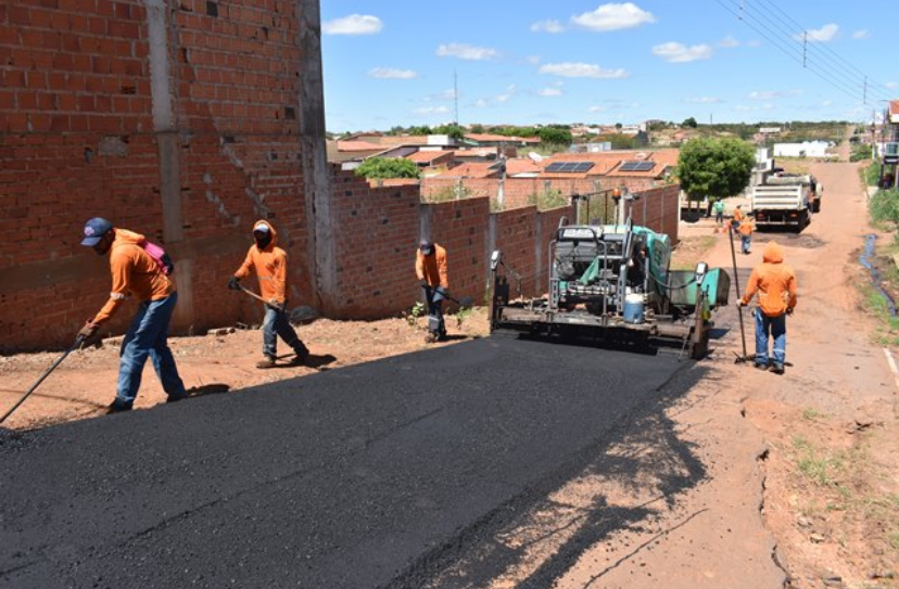 Prefeitura asfalta ruas da Boa Sorte, Belo Norte e Canto da Várzea