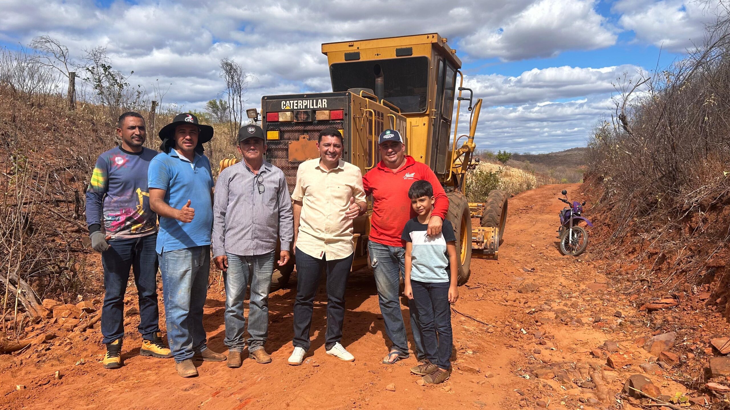 Prefeito Marciano Macêdo acompanha obras de infraestrutura em estradas da zona rural de Aroeiras do Itaim