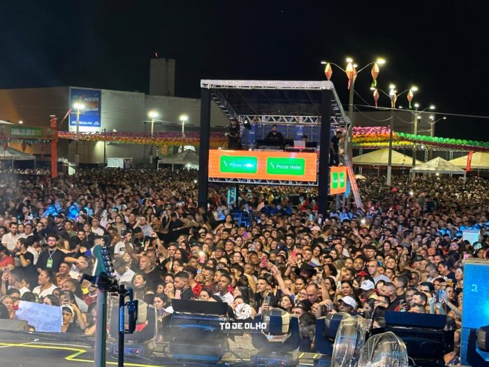 Simone Mendes arrasta multidão no terceiro dia do Picos Cidade Junina 2025; Veja fotos