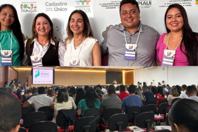 Gestão de Aroeiras do Itaim participa do II Seminário Estadual Intersetorial do Programa Bolsa Família em Teresina