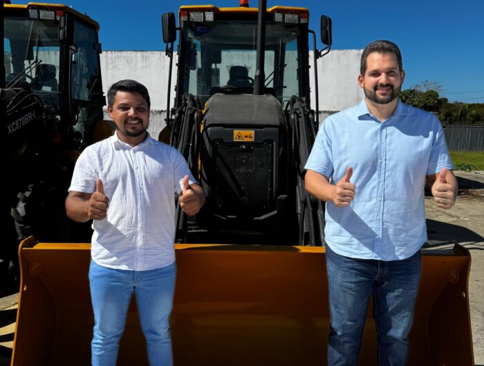 Santo Antônio de Lisboa é comtemplado com retroescavadeira