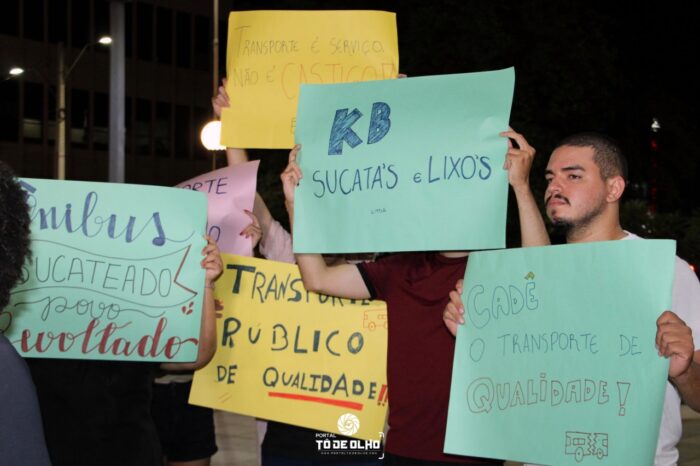 PROTESTO: Estudantes cobram transporte público de qualidade em Picos