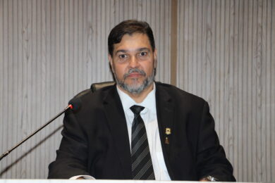 Vereador Rinaldinho solicita reconstrução de paredão no Bairro São Vicente para garantir segurança de moradores