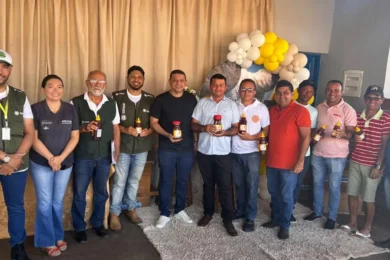 Prefeitura de Aroeiras do Itaim realiza entrega de colmeias a apicultores locais em parceria com a Codevasf