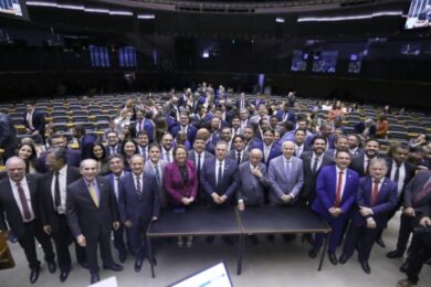 Câmara Federal homenageia Assembleia Legislativa do Piauí pelos 190 anos