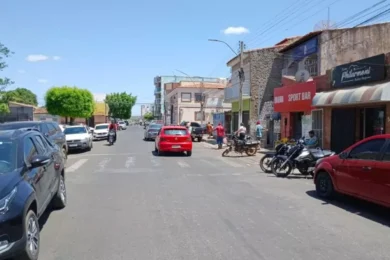 Prefeitura de Picos anuncia mudança de sentido de rua e implantação de semáforo