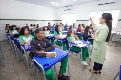 Secretaria de Educação lança edital para seletivo; salário de até R$ 3,7 mil