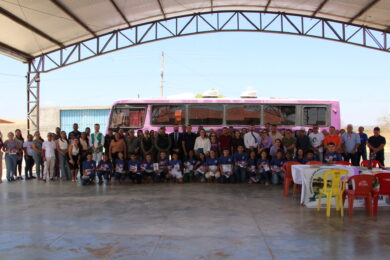 Ônibus Lilás leva serviços e acolhimento às mulheres de Aroeiras do Itaim