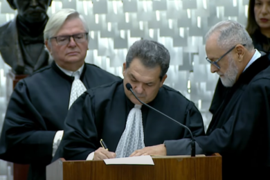 Piauiense Carlos Brandão toma posse como ministro do STJ