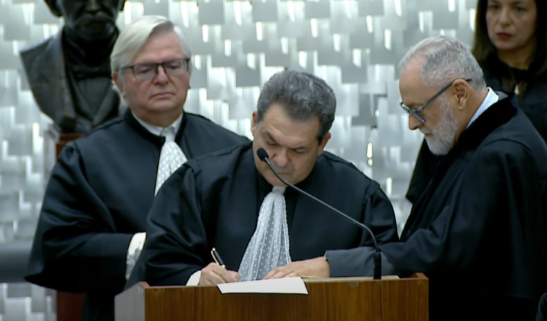 Piauiense Carlos Brandão toma posse como ministro do STJ