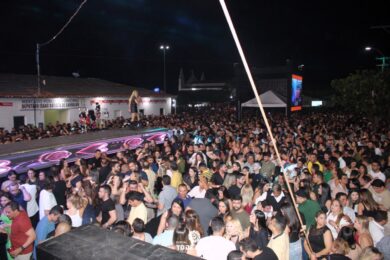 Veja fotos da XVIII Festa do Caju com shows de Nattan, Taty Girl e Xenhenem