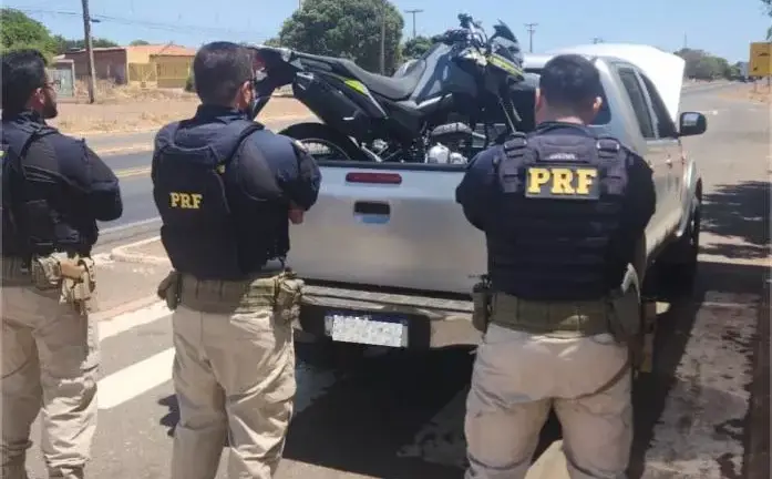 PRF recupera em Picos caminhonete e moto roubadas