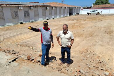 SANTO ANTÔNIO DE LISBOA | Prefeito Erivaldo Lopes visita reforma da Quadra do Núcleo Municipal