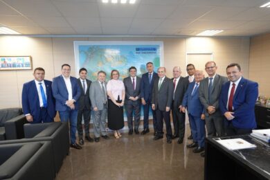 Governador se reúne com ministro para tratar de ações contra a seca