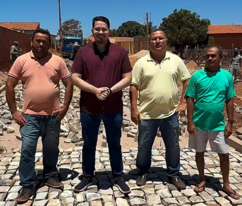 Prefeito Dr. Abimael inicia obra de calçamento no Alto da Passagem e anuncia reforma do Estádio Municipal em Dom Expedito Lopes