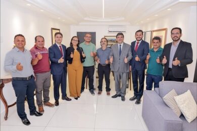 Grupo de oposição liderado por João Guilherme se reúne com governador Rafael Fonteles em busca de melhorias para Santana do Piauí